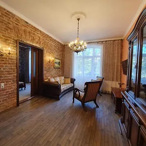 у шевальє. Apartament